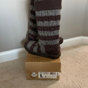 UGG classic tall striped cableknit boot. Size 6. Great condition. Comes w/ box.
